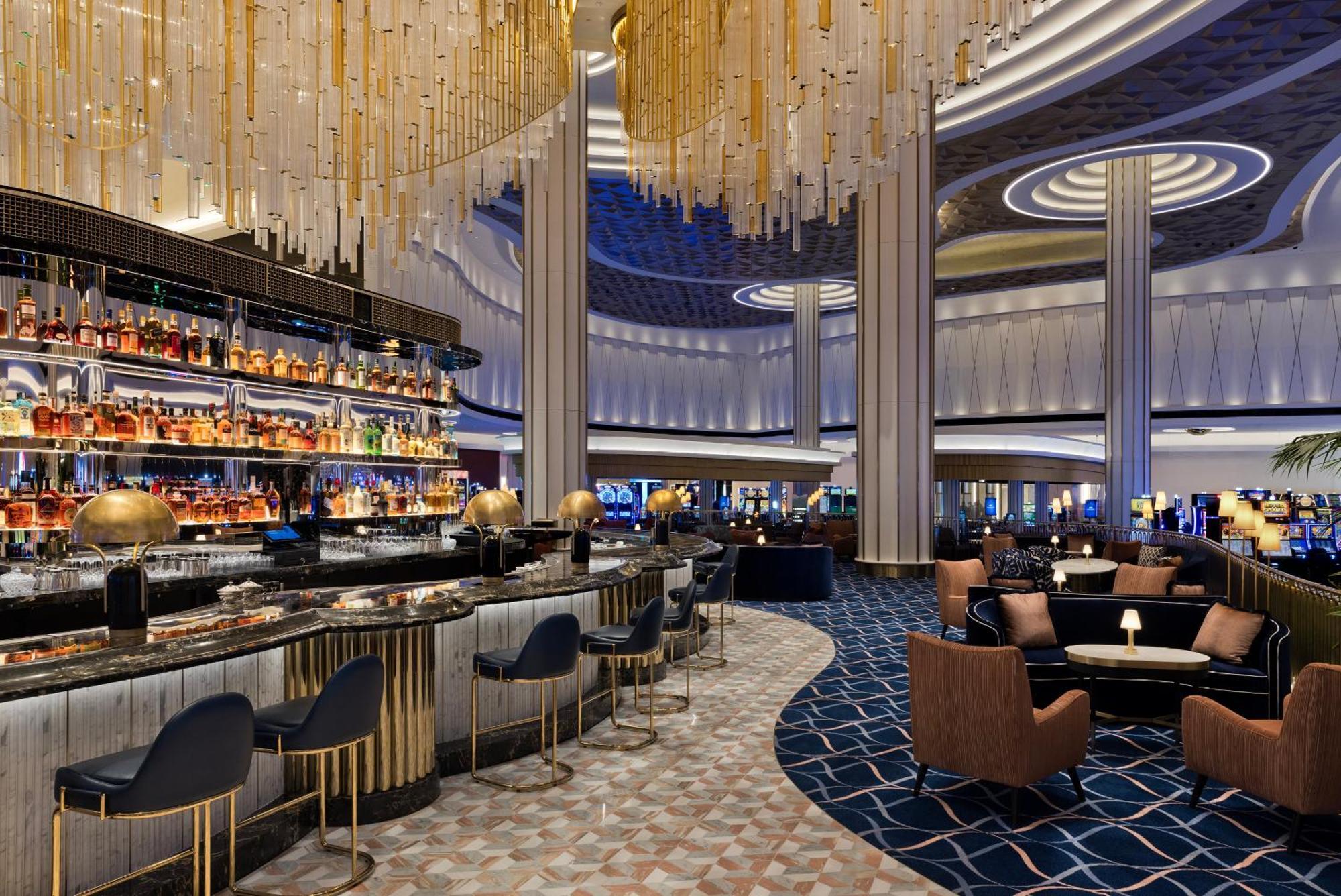 Fontainebleau Las Vegas Exterior foto The bar at the Crown Hotel
