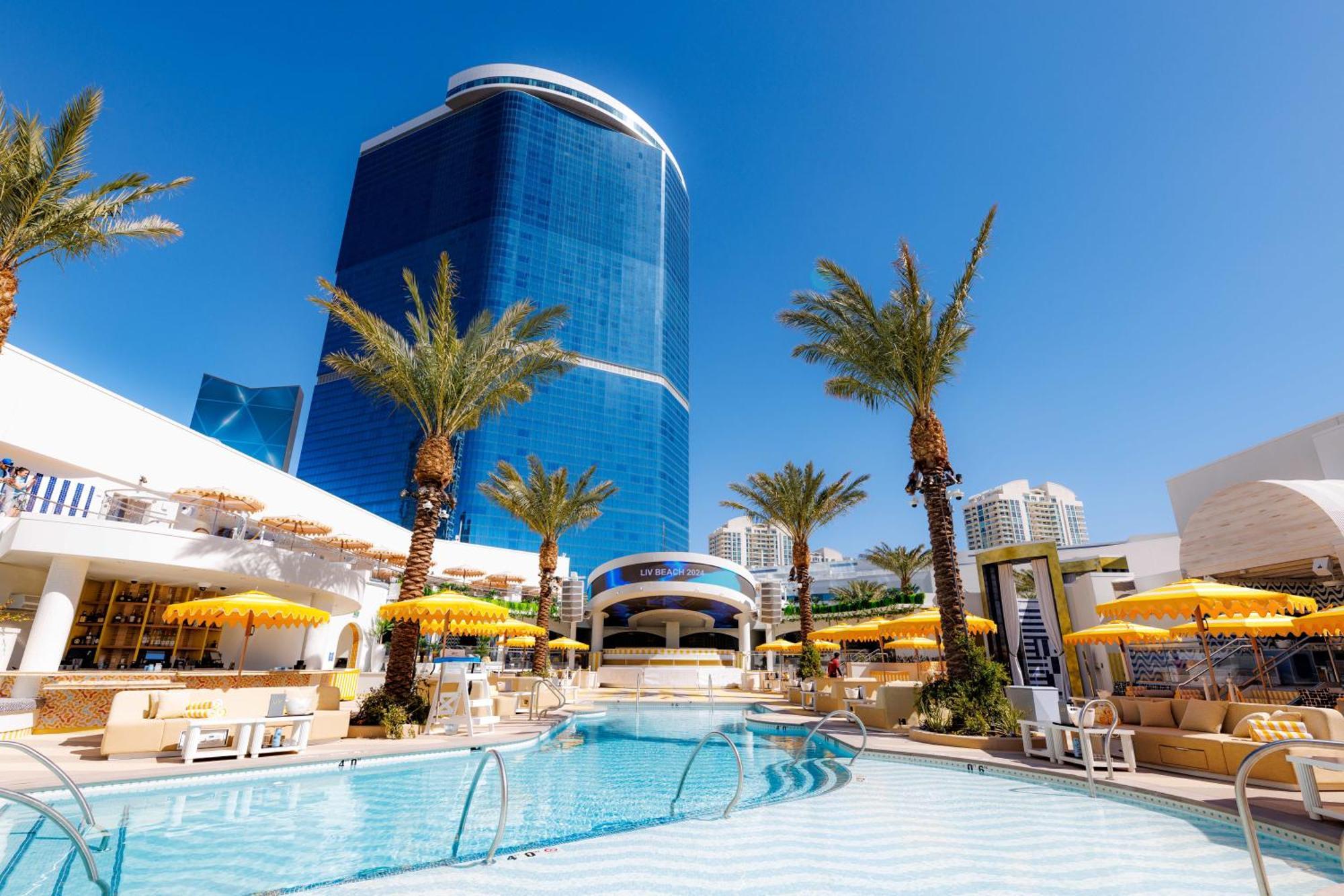 Fontainebleau Las Vegas Exterior foto The pool at the Wynn