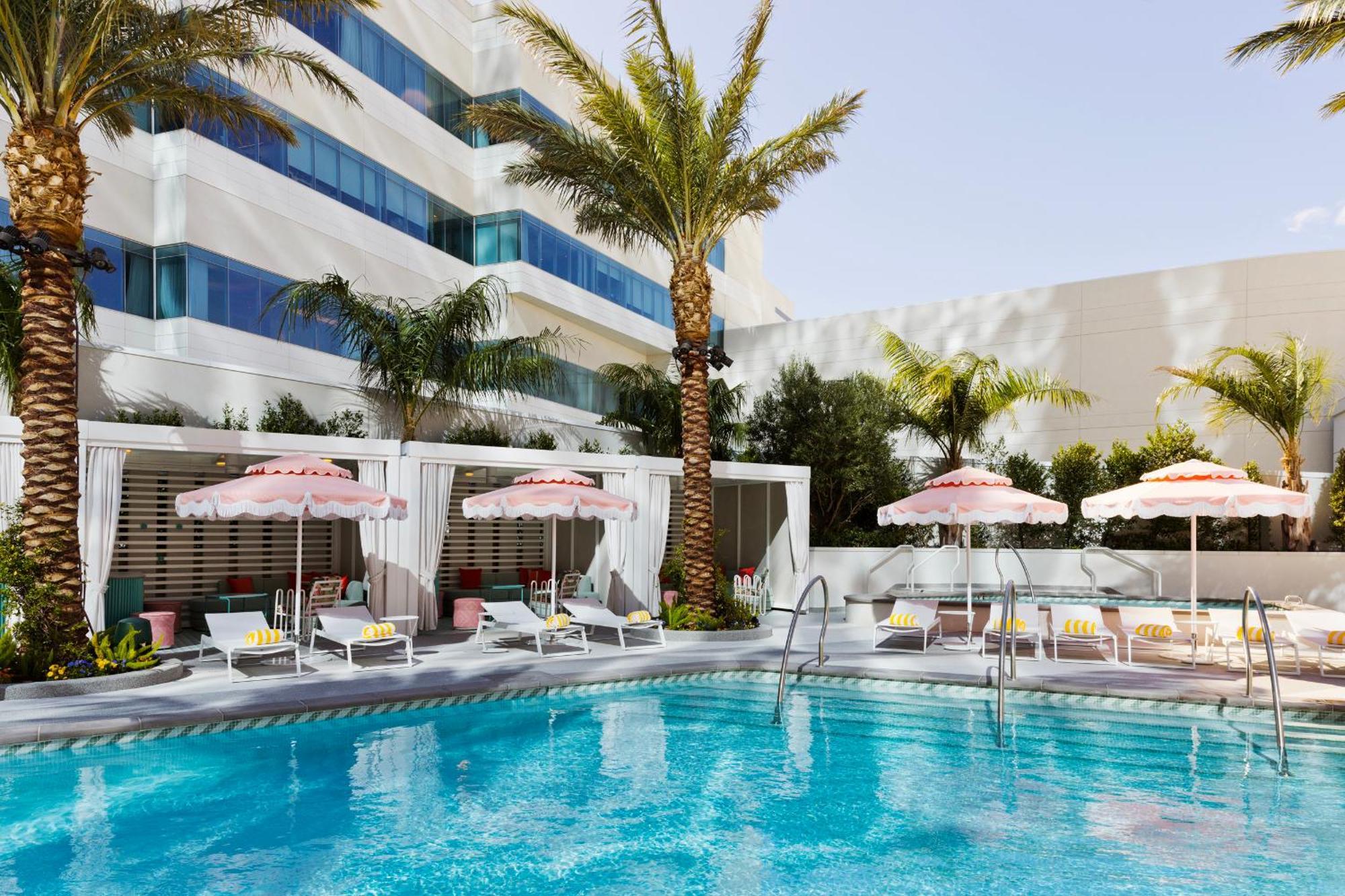 Fontainebleau Las Vegas Exterior foto The pool at the Wynn