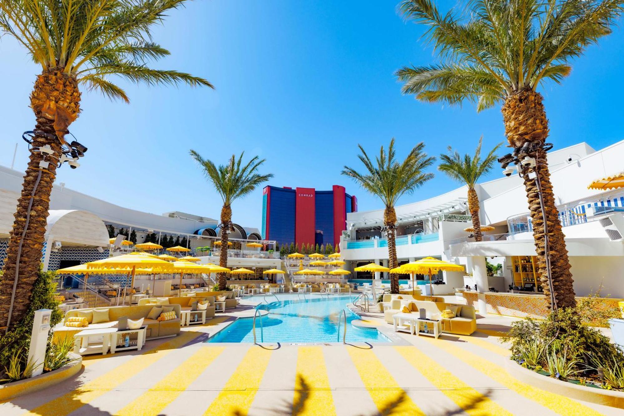 Fontainebleau Las Vegas Exterior foto The pool at the Wynn